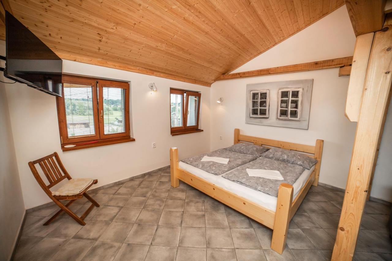 Vinny Sklep Kovarna - Nad Presovnou Rohatec Exteriör bild